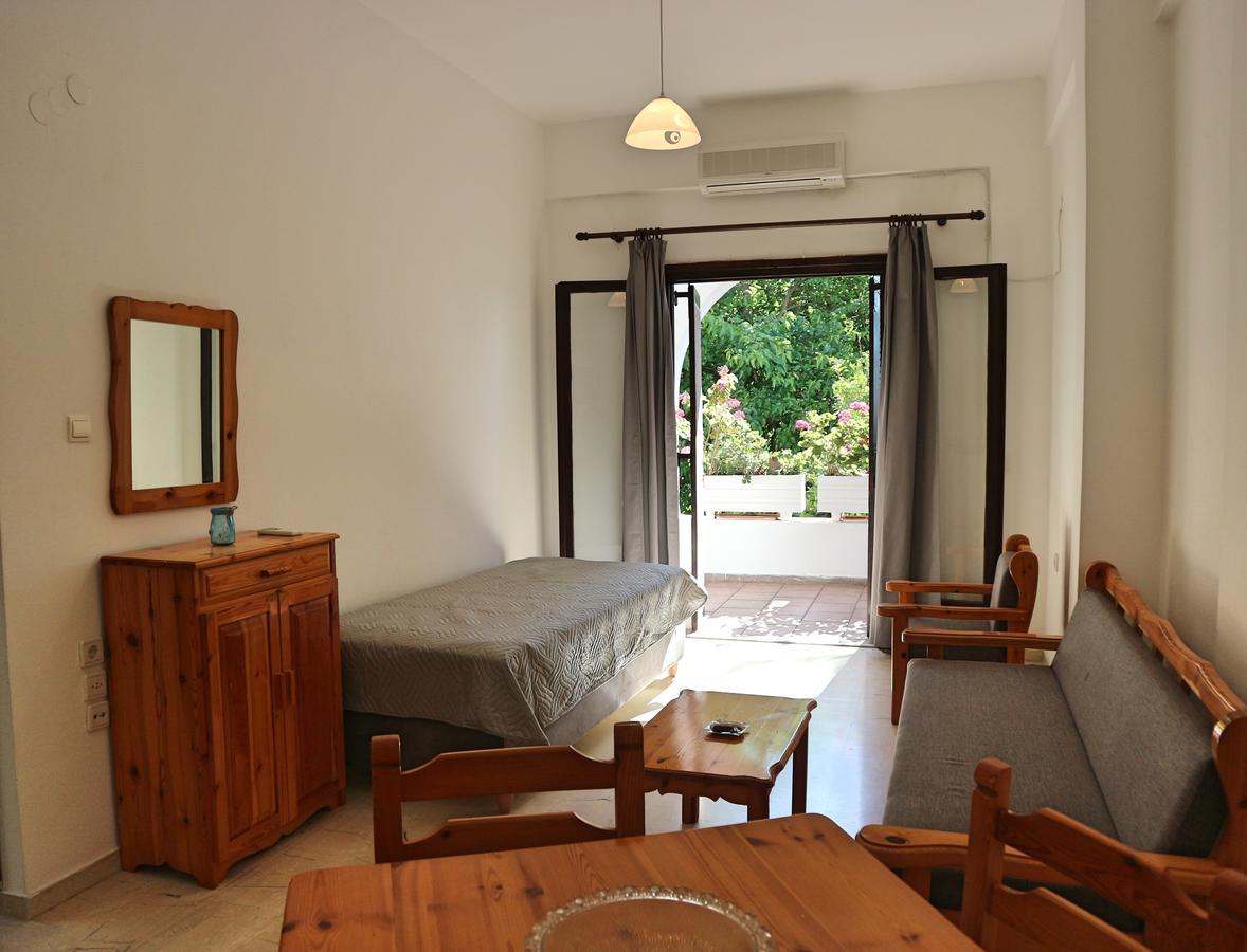 פלטניאס Oliaria Apartments מראה חיצוני תמונה