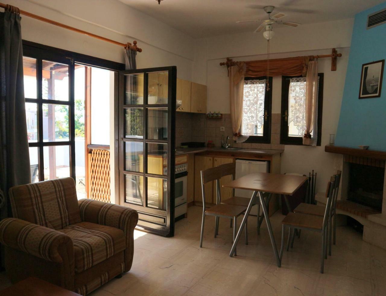 פלטניאס Oliaria Apartments מראה חיצוני תמונה